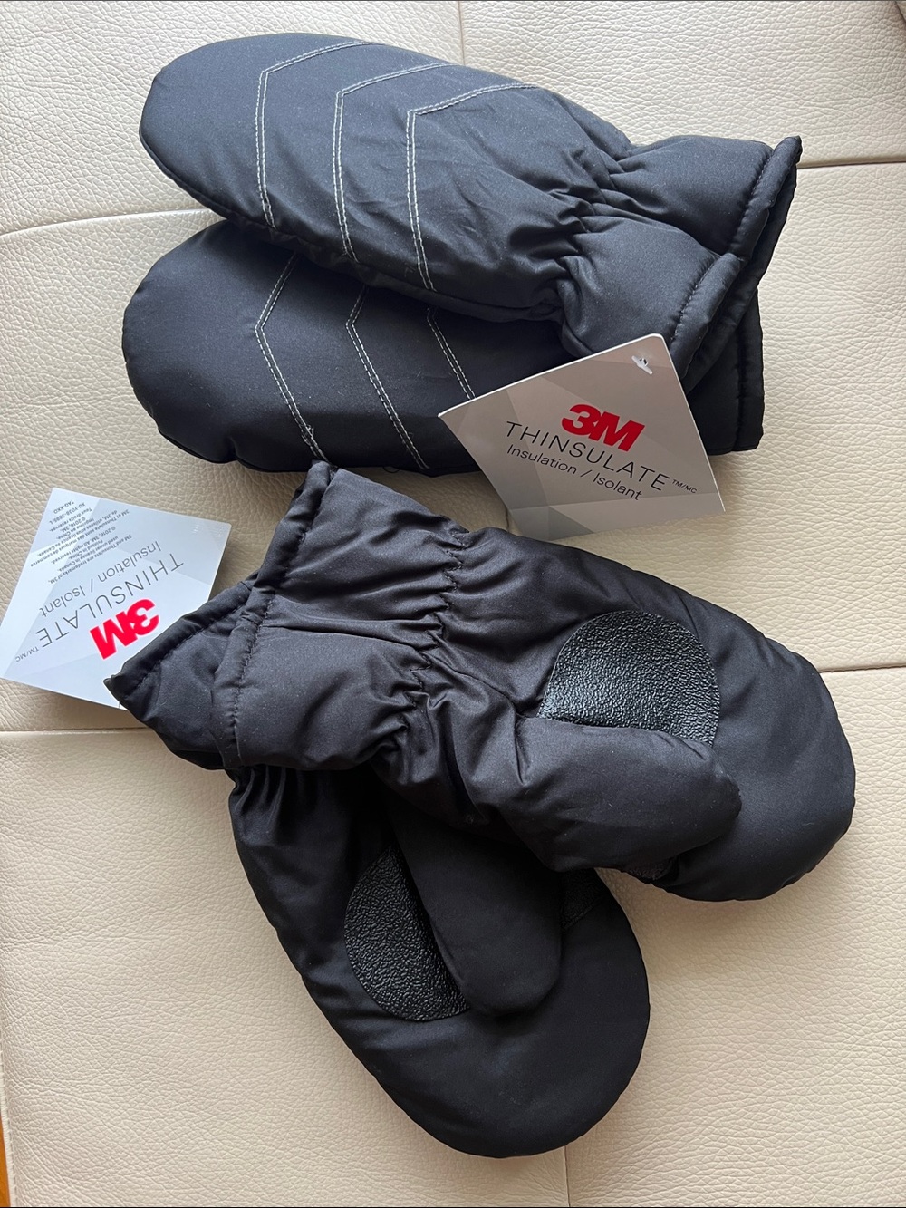 3M Thinsulate Black Kids Mittens with Grip Patch